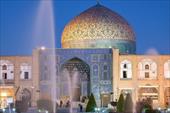چگونگی ساخت عالی قاپو و مسجد شیخ لطف الله